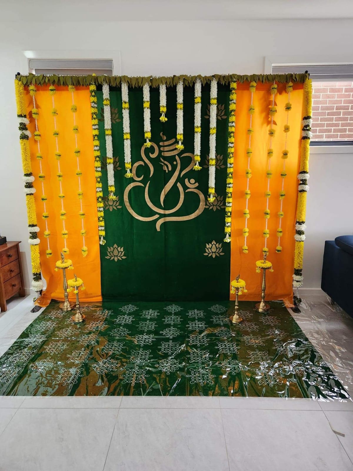 Sharu Space Yellow Green Velvet Backdrop Combo