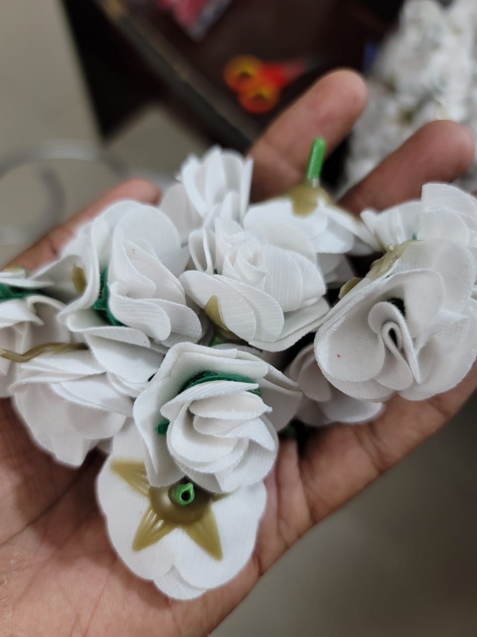 Sharu Space Velvet Flowers, Small (White) - 1pc